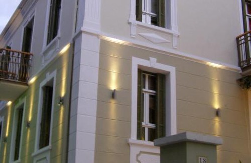 Kastoria House | Room "honeybee" in a neoclassical house