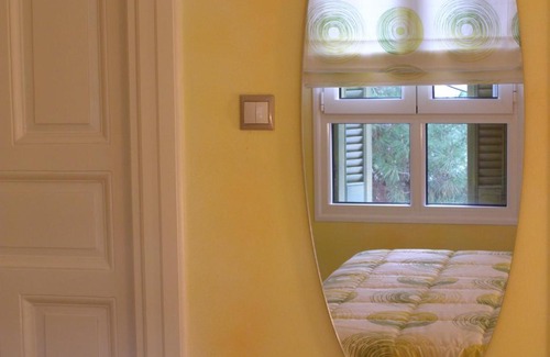 Kastoria House | Room "honeybee" in a neoclassical house