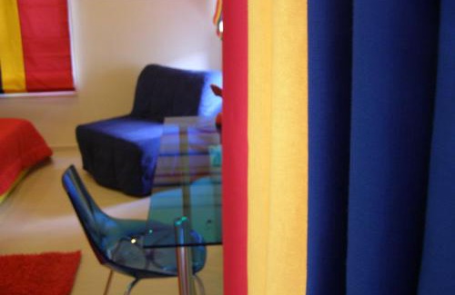 Kastoria House | Room in a neoclassical house - ladybug