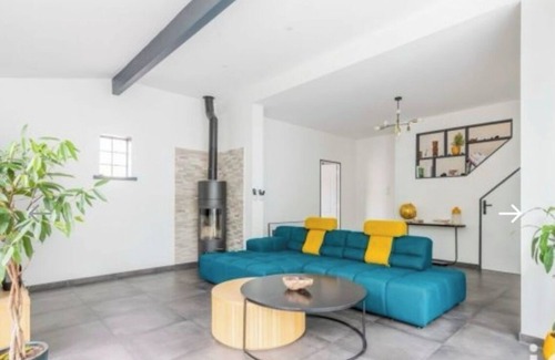 Port-Aviation Bed & Breakfast | Room in a pretty house