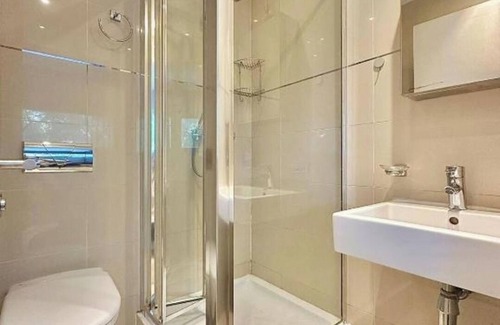 Euston Apartment | Room in Euston Station