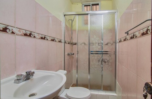 Ensanche Isabelita House | Room in Guest Room - Queen Of Hearts - Rh