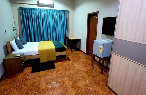 Adenta House | Room in Guest Room - Ghouse Room C Ideal For Friends Family And Corporate