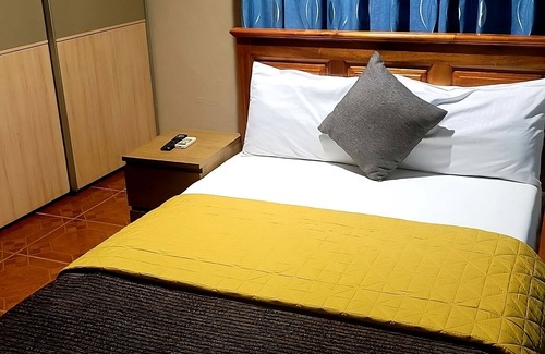 Adenta House | Room in Guest Room - Ghouse Room C Ideal For Friends Family And Corporate