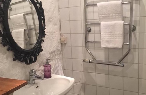 Sodermalm House | "room in Guest Room - Hotel Tre Små Rum - Twin Room With Shared Bathroom"