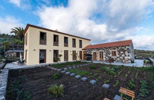 Alajero House | Room in Lodge - Rural Loft In Caserio De La Hondura