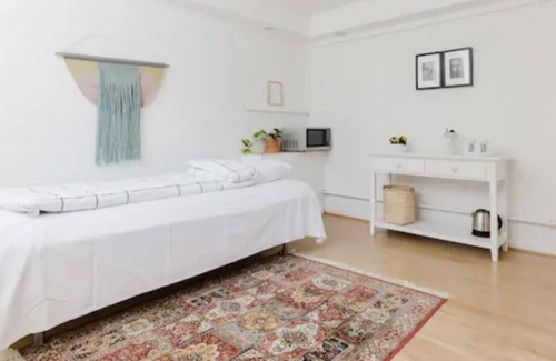 Odense Bed & Breakfast | Room in Quite Area and Central Location - Newly Renovated Basement