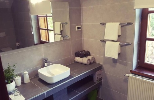 Ostarski Stanovi Bed & Breakfast | Room in Rakovica with Air condition, WIFI (4371-4)