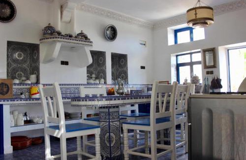 Sidi Ahmed Essayeh House | Room in villa Lair De La Mer