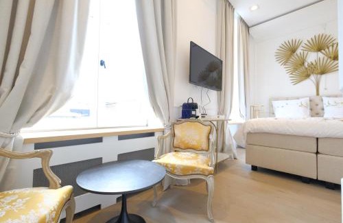 Mons House | Room Jade - La Maison de la duchesse de la Valliere - Parking privé
