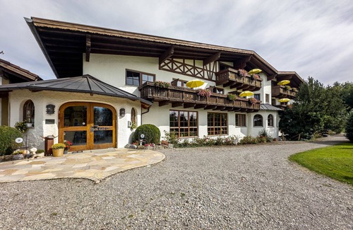 Waggershausen Apartment | Room 'Komfort Doppelzimmer' with Mountain View, Shared Garden and Wi-Fi