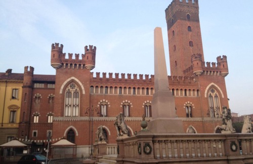 Asti Apartment | Room 'L'angolo Azzurro' with Wi-Fi and Air Conditioning