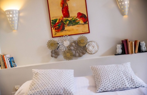 Saint-Wambert-des-Trois-Vallees Bed & Breakfast | Room "La Romane" 2PERS with Balneo, breakfasts and access to swimming pool and SPA