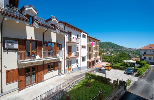 Agerola Apartment | Room 'Le 5 Perle - Napoli' with Mountain View, Wi-Fi and Air Conditioning