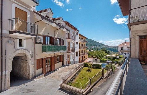 Agerola Apartment | Room 'Le 5 Perle - Napoli' with Mountain View, Wi-Fi and Air Conditioning