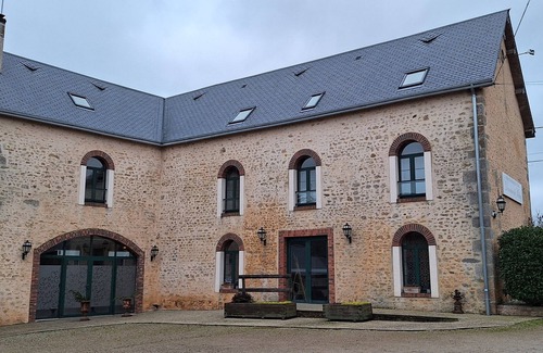 Fye Apartment | Room 'Le Meslay N°8 - Chambre 3 Pers' with Shared Terrace, Shared Garden and Wi-Fi
