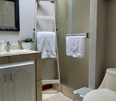 Alajuela House | Room near Airport/Cerca del Aeropuerto