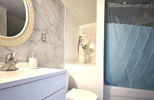 East Windsor House | Room number 4 - Minutes walking to food, train, riverside