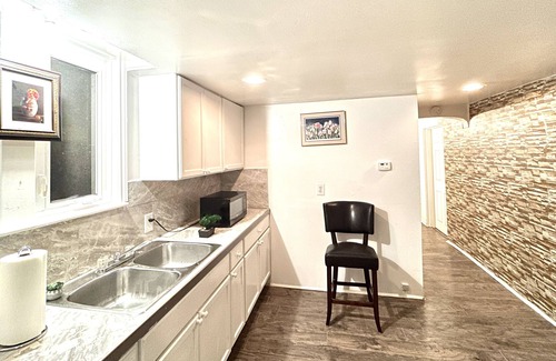 East Windsor House | Room number 4 - Minutes walking to food, train, riverside