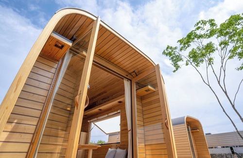 Utsunomiya Cottage | Room only 1 night plan Wooden trailerstyle tiny house lodging bedding bed /Utsunomiya Tochigi