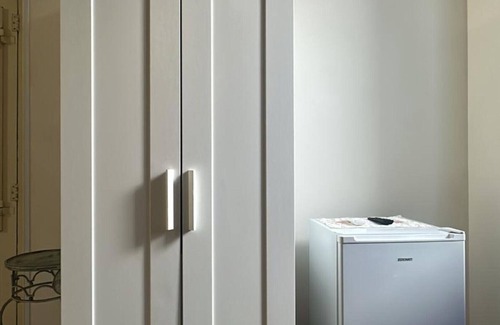 San Donato di Lecce Apartment | Room 'Palazzo Costantini - Girasole' with Shared Terrace, Wi-Fi and Air Conditioning