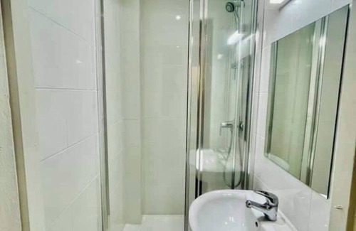 Cachan Apartment | Room private next to train B 15minutes go to center