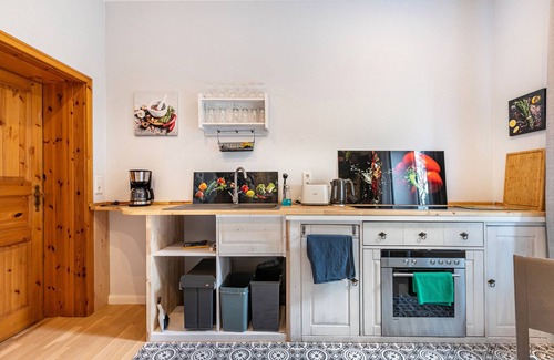 Cecilienkoog Apartment | Room 'Rauchquarz' with Shared Garden and Wi-Fi