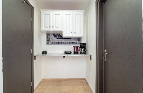 Ag. Georgios Apartment | Room 'Relaxroom 2' with Shared Garden, Wi-Fi and Air Conditioning