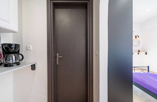 Ag. Georgios Apartment | Room 'Relaxroom 2' with Shared Garden, Wi-Fi and Air Conditioning