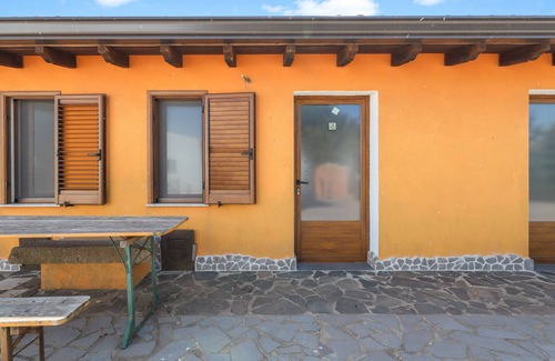 Sagama Apartment | Room 'Stanza 5' with Shared Garden, Wi-Fi and Air Conditioning