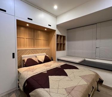 Pinang Apartment | Room Transit Collins Boulevard