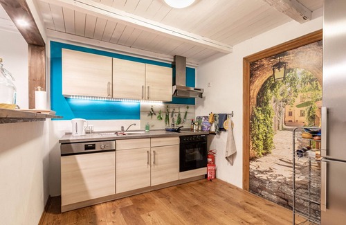 Cecilienkoog Apartment | Room 'Türkis' with Shared Garden