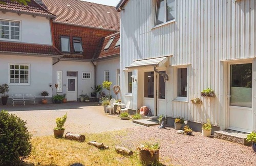 Cecilienkoog Apartment | Room 'Türkis' with Shared Garden