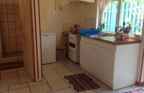 Pihaena House | Room Vaihere 4 pax beach access air-conditioned kitchen bathroom, free breakfast