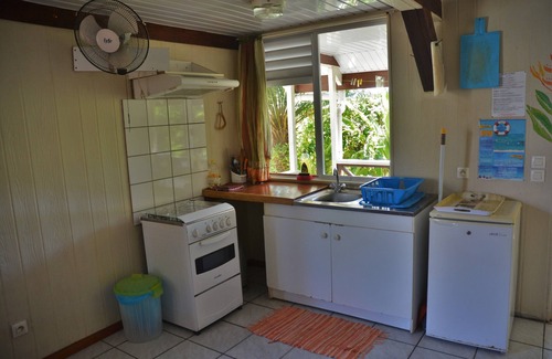 Pihaena Apartment | Room Vaimaha 2 pax beach access air-conditioned kitchen bathroom, free breakfast
