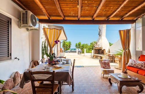 Cardedu Apartment | Room 'Vistamare2' with Sea View, Wi-Fi and Air Conditioning