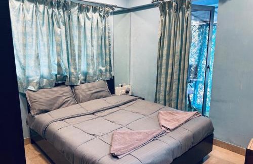 Pali Hill Apartment | Room with a Balcony at carters