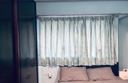 Pali Hill Apartment | Room with a balcony near the sea