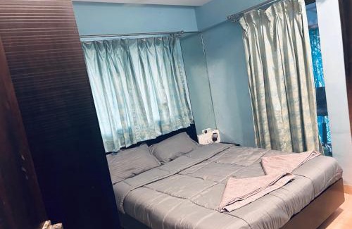 Pali Hill Apartment | Room with a balcony near the sea