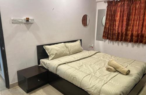 Pali Hill Apartment | Room with a private deck