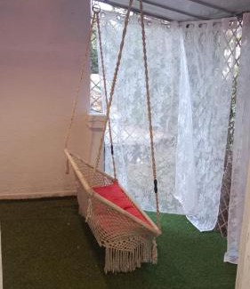 Pali Hill Apartment | Room with a private deck