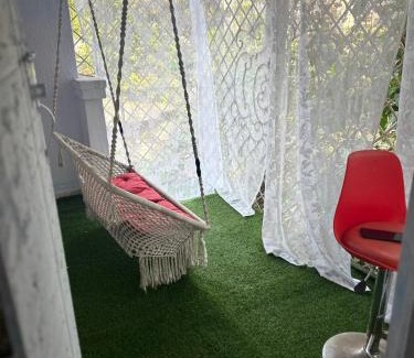 Pali Hill Apartment | Room with a private deck