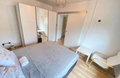 Neuburg Apartment | Room with Balcony in Neuburg