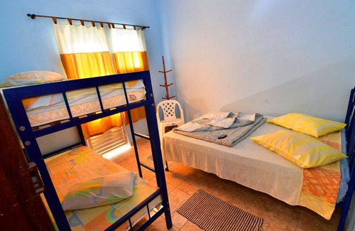 Aparecida House | Room with Balcony and Bathroom at Hotel Frei Galvão (hotelfreigalvao. Com. Br)