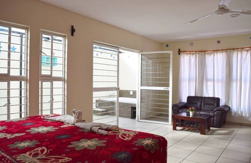 San Lorenzo Cacaotepec Apartment | ROOM WITH JACUZZI KING SIZE BED