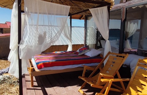 Puno Boat Rental | Room with Panoramic view in the Uros - Lake Titicaca