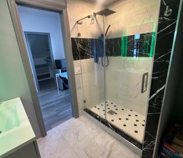 Los Angeles Bed & Breakfast | Room with private bathroom only minutes away from KIA Forum and LAX airport