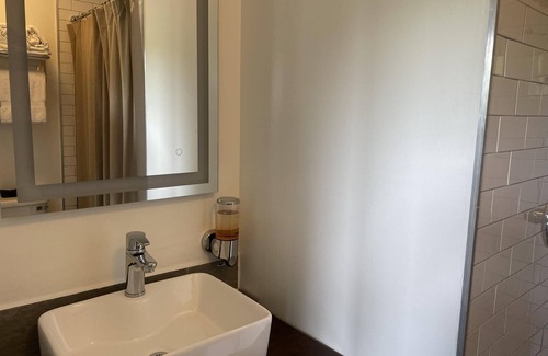 Clay City Cabin | Room with wi-fi, mini fridge and microwave Red River Gorge area