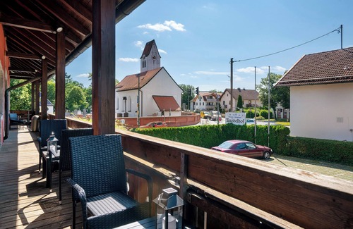 Munchen District Apartment | Room 'Zimmer 3' with Shared Terrace, Balcony and Wi-Fi