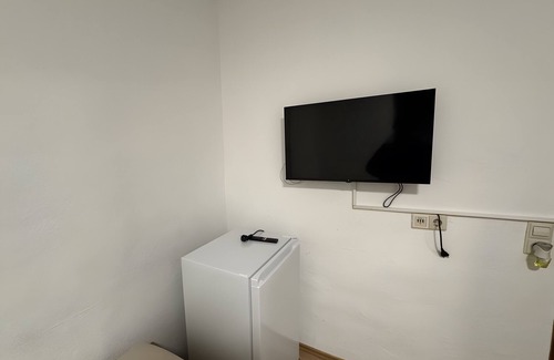 Berg Apartment | Room 'Zimmer 8' with Wi-Fi